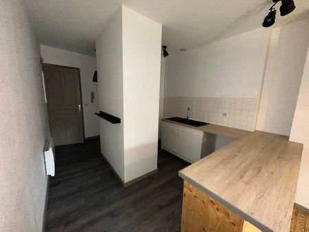 Location Appartement 3 pièces 60m² LE PUY EN VELAY 43000 - Photo 2