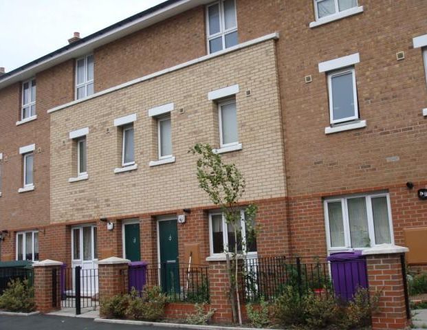 3 bedroom terraced house to rent - Photo 1