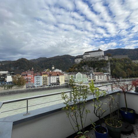 3-Zimmer-Dachgeschosswohnung am Inn mit Festungsblick - Photo 1