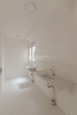 Apartamento com 2 quartos e 50m² para alugar em Olaria, Canoas. - Photo 1