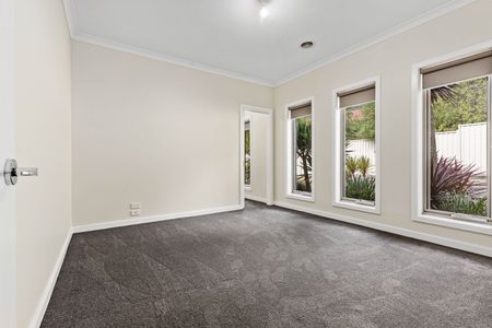 PERFECT TOWNHOUSE IN SOUGHT AFTER MOUNT HELEN LOCALE - Photo 4