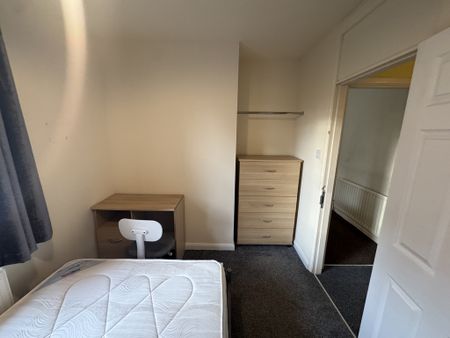 Starkey Crescent, Tang Hall - P2214 - Photo 3