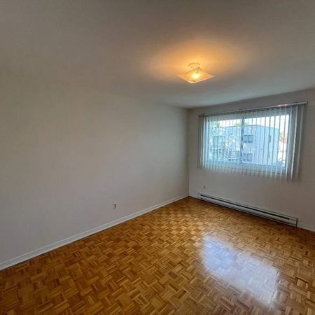 4½ Apartment Available - A louer • For Rent - Photo 3