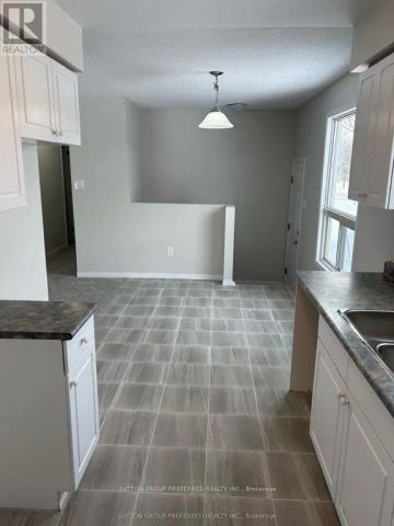 331 SIMPSON CRESCENT - Photo 2