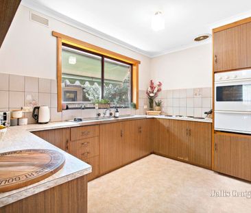 34 Lake Street, Wendouree - Photo 3