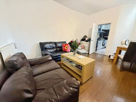 4 bedroom terraced house to rent - Photo 2