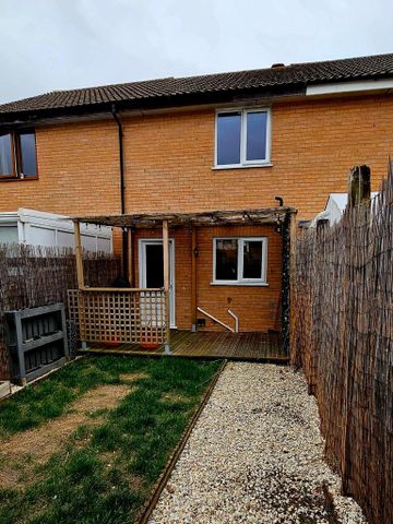 2 bedroom terraced house to rent - Photo 3
