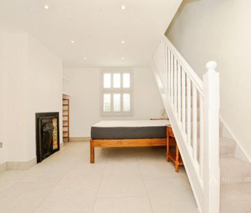 2 bedroom semi-detached house to rent - Photo 2