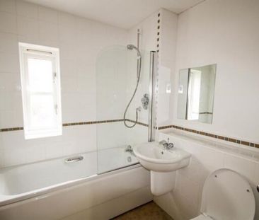 4 bedroom House To Let - Photo 5