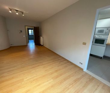 Gunstig gelegen instapklaar twee slaapkamer appartement + ruim terras - Photo 2