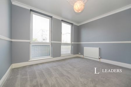 4 bedroom house to rent East Approach Drive, Gloucestershire, Cheltenham, GL52 - Photo 5