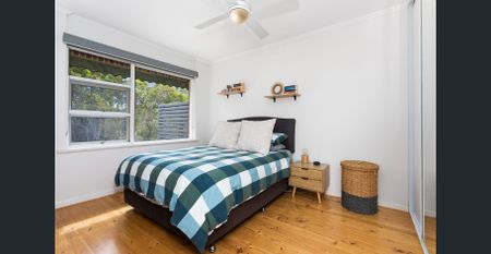 Beautifully Renovated Maisonette with Workshop/Hideaway - Photo 4