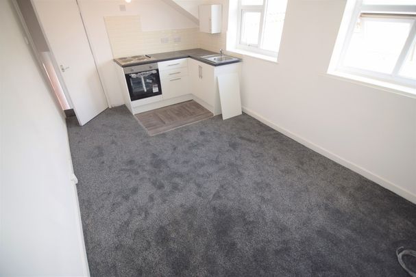 To Let 1 Bed Flat - Photo 1