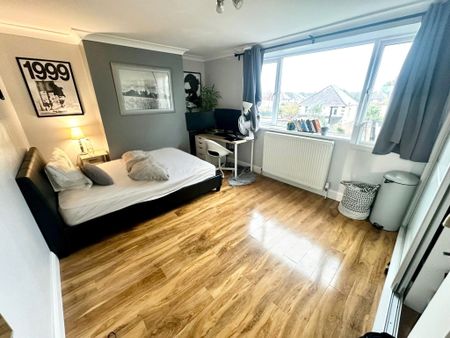 Castle Lane East, Bournemouth - Photo 3