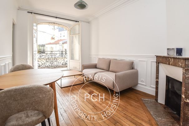 Rue Mathurin Régnier, - Photo 1