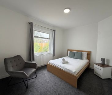 Green Lane, Sunbury-on-Thames, Surrey,TW16 - Photo 5