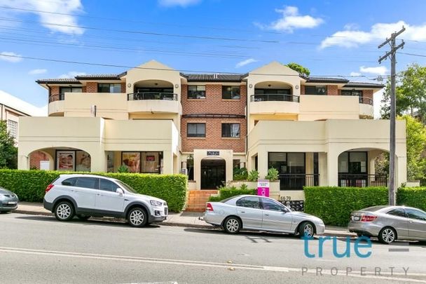 SPACIOUS AND PERFECTLY LOCATED APARTMENT - Photo 1