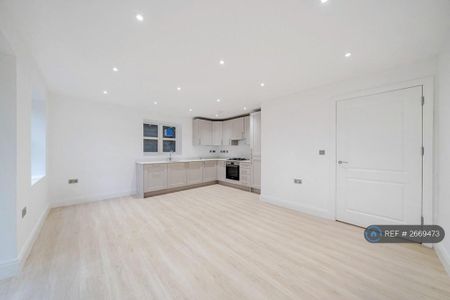 3 bedroom flat to rent - Photo 4