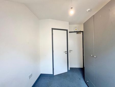 1 bedroom in a house share to rent - Photo 2