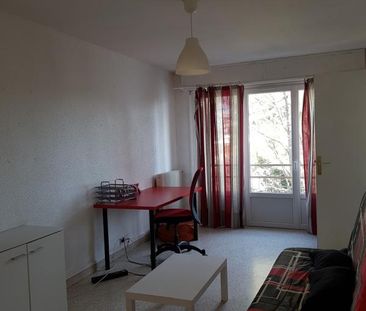 F1 meublé 31.5 m², balcon. Cuisine Equipée Indépendante. - Photo 1