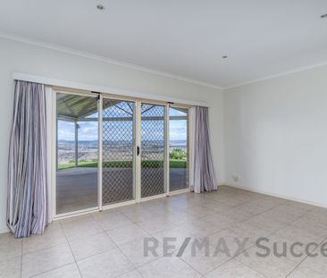 Spacious Family Home with Panoramic Views in Peaceful Preston - Photo 4