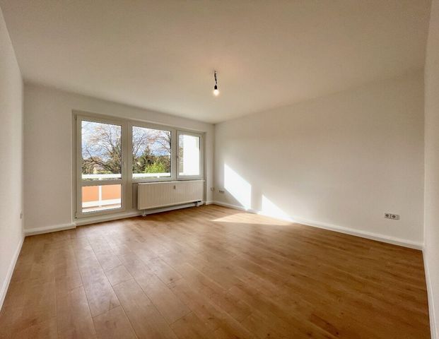 TOP sanierte 3 - Zimmer Wohnung mit Balkon und Einbauküche - Photo 1