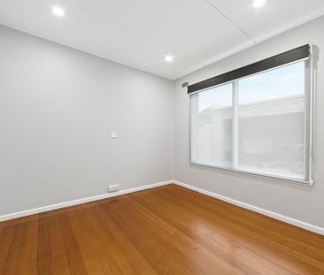 Renovated 3-Bedroom Home in Prime St Albans Location! - Photo 1