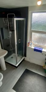 1 bedroom in a flat share to rent - Photo 4