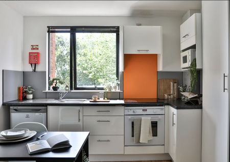 1 bedroom in a house share to rent - Photo 2