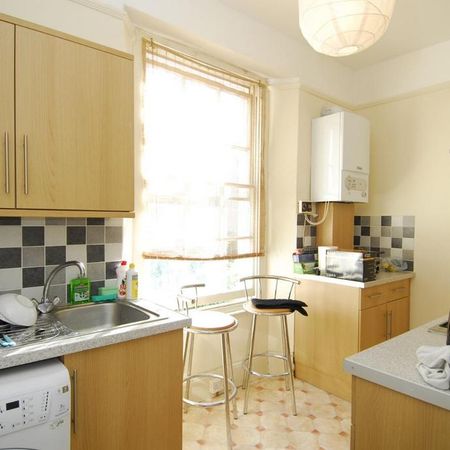 2 bedroom flat to rent - Photo 3