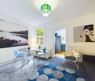 4 bedroom semi-detached house to rent - Photo 3