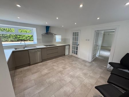 The Cottage, Craigton Road - Photo 3