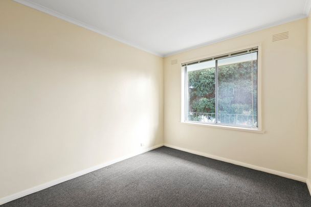 Position Perfect - Photo 1