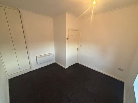 2 bed Apartment - To Let - Photo 3