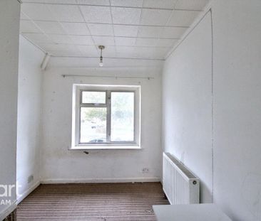 3 bedroom end of terrace house to rent - Photo 3