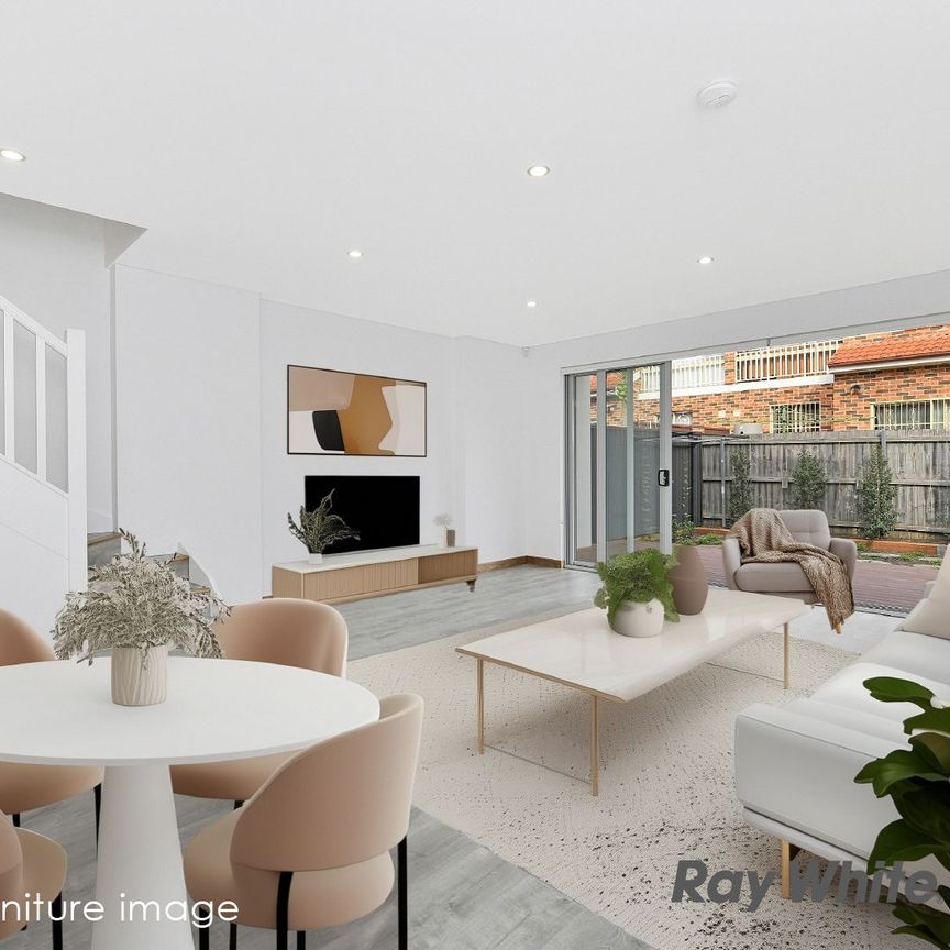 Near New Luxury 3 Bedroom Duplex - Photo 1