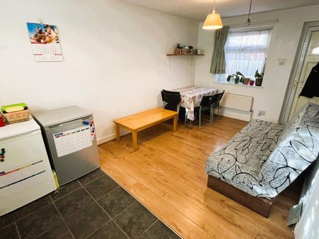 1 bedroom maisonette to rent - Photo 2