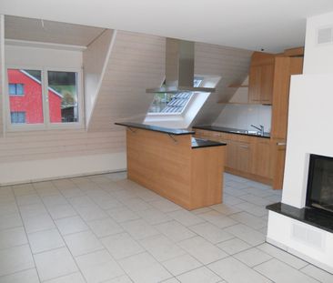 Helle, moderne 5½-Zimmer-Dachwohnung an zentraler Lage - Photo 2
