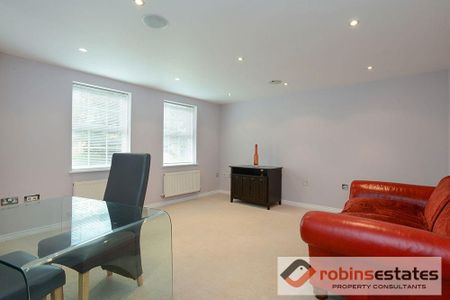 2 bedroom ground floor flat to rent - Photo 2
