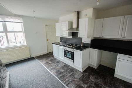 2 bedroom maisonette to rent - Photo 5