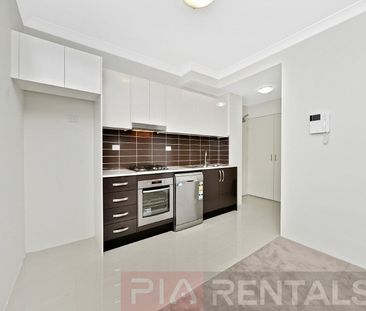 Well Proportioned Executive Living 1 Bedroom + Study Area - Photo 5