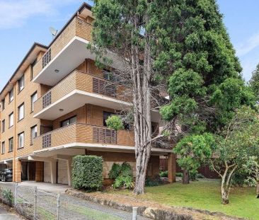 Unbeatable Convenience – Stroll to Shops, Cafés & Station - Photo 1