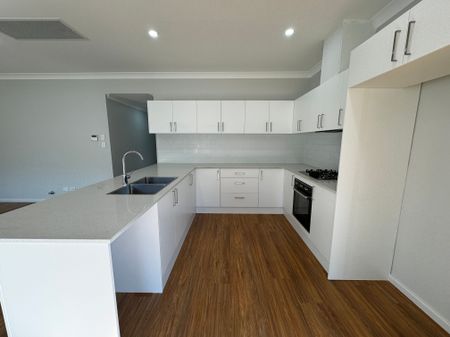 Convenient Living in Morisset - Photo 5