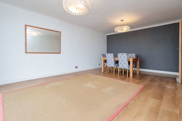 3 bed apartment to rent in Canford Court, Cliff Drive, BH13 - Photo 1