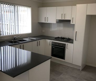 Neat and Tidy 2 bedroom cottage. - Photo 3