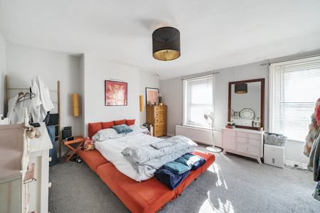 4 bedroom terraced house to rent - Photo 4