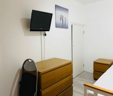 Room in a Shared House, Capstan Square, E14 - Photo 2