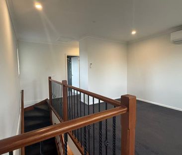 3 Bedrooms +1study with 2 Bathrooms 2 Carparks townhouse Available ... - Photo 5