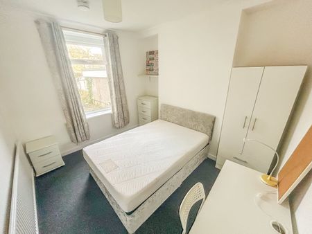 Birchwood Avenue, Treforest, Pontypridd - Photo 2