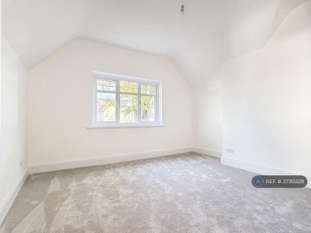 3 bedroom semi-detached house to rent - Photo 3